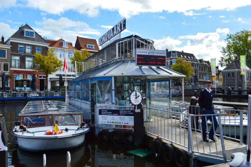 boat tour for tourists in Leiden