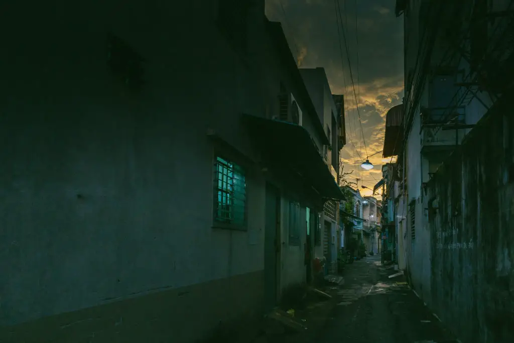dark alleyway between houses