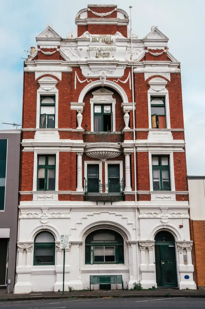 old victorian hotel in Williamstown