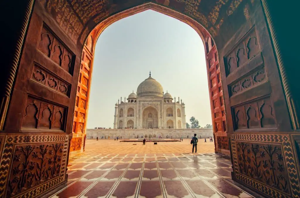 taj mahal at sunrise