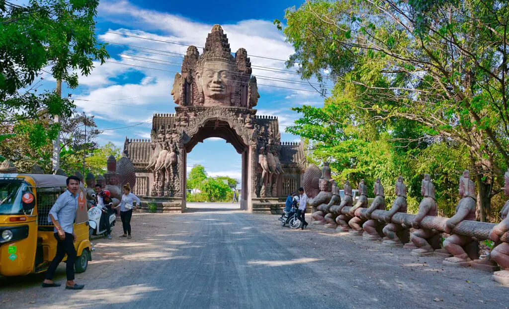 roadside monument at Phnom Penh