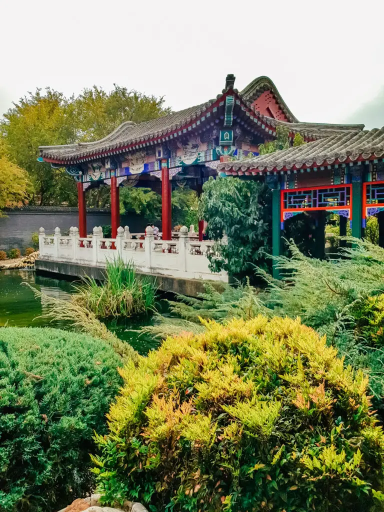 shrubbery and chinese temple in Bendigo