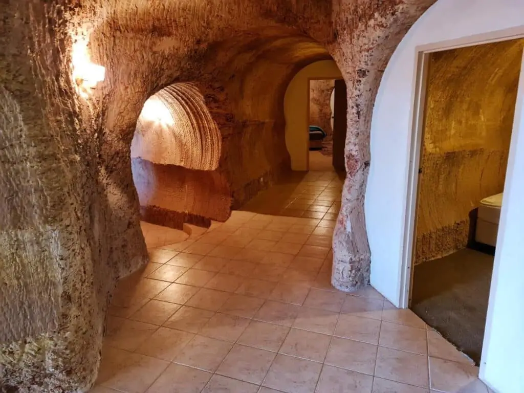 underground hotel in south australia