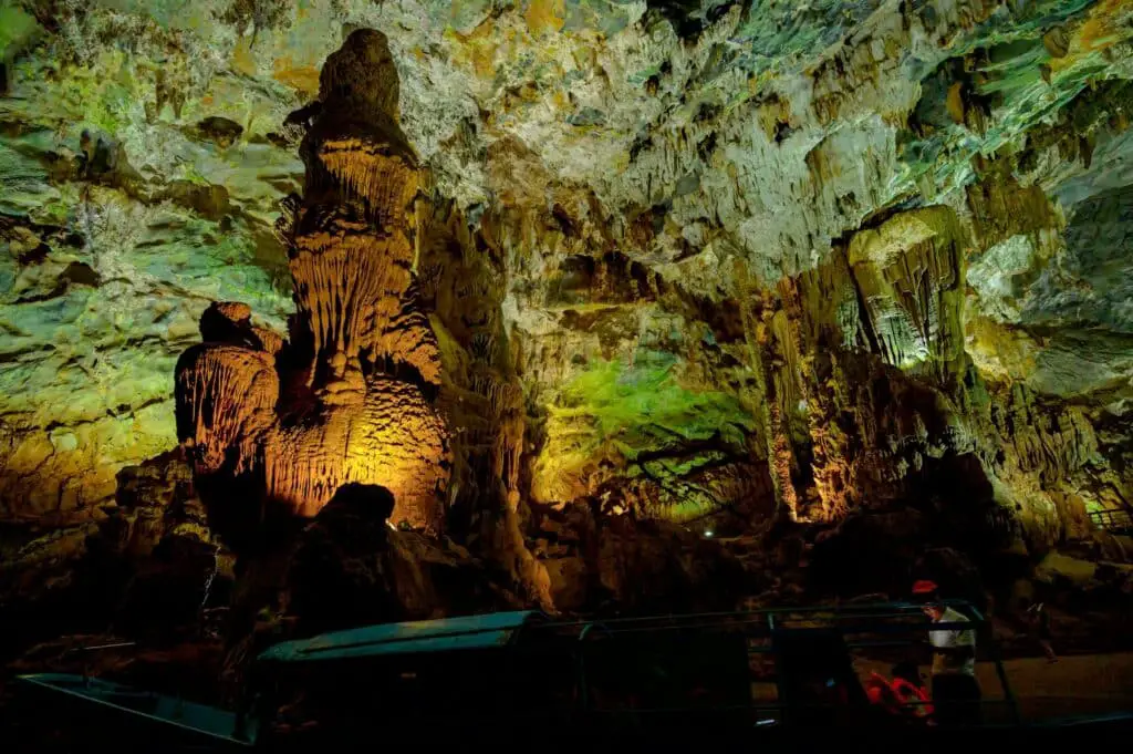 caving in Phong Nha