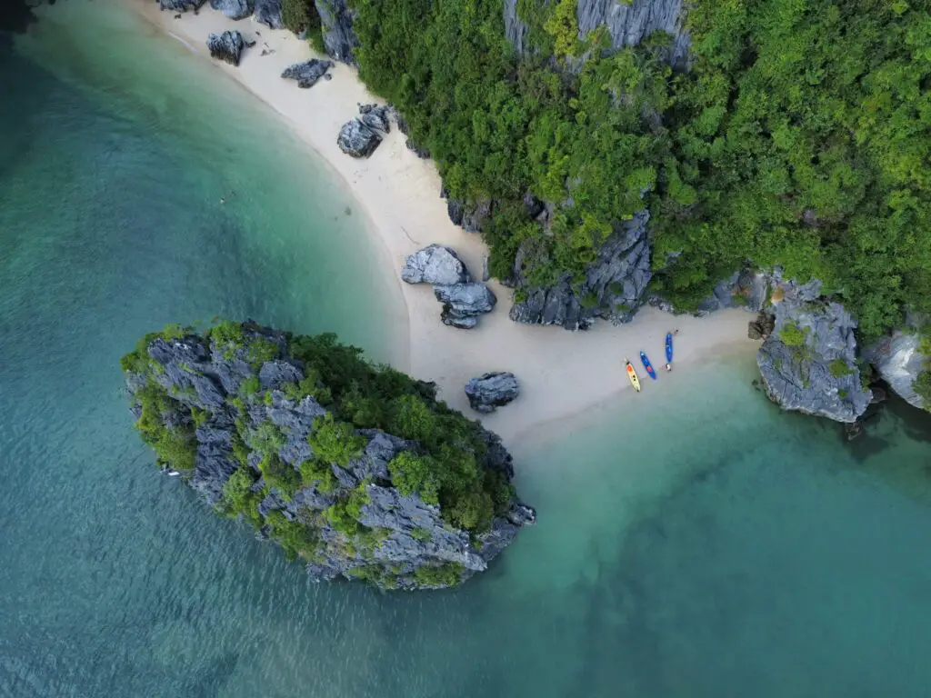 kayaking in vietnam